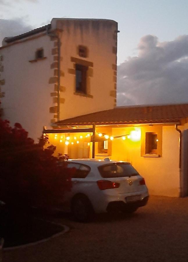 Hotel Pigeonnier Vic-le-Comte Exterior foto
