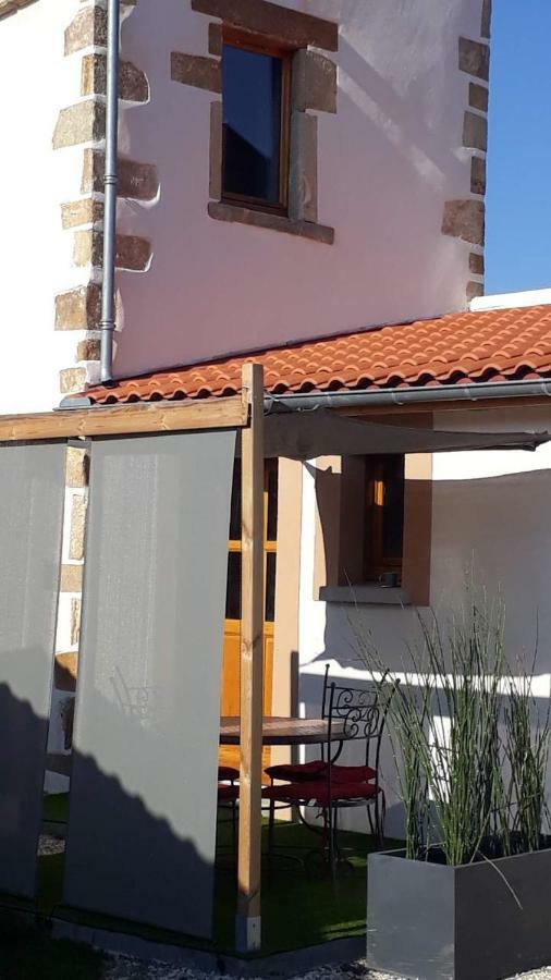 Hotel Pigeonnier Vic-le-Comte Exterior foto